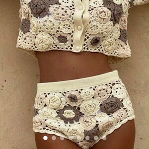 Zara Limited Edition Floral Rosette Crochet Knit Shorts Size M/L